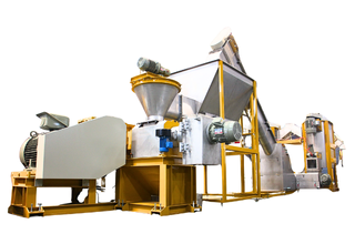 THE CUT FIBER-PA6, PA66 FROM CARPET- WASHING, SQUEEZING-DRYING, EXTRUSION-PELLETIZING COMPLETELY RECYCLING LINE