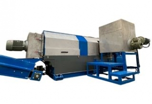 SQUEEZING-DRYING MACHINE FOR FILM, YARN